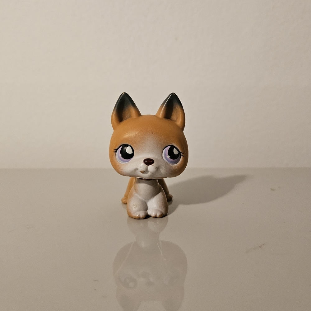 SOLD - Littlest Pet Shop #112 German Shepherd With Purple Eyes